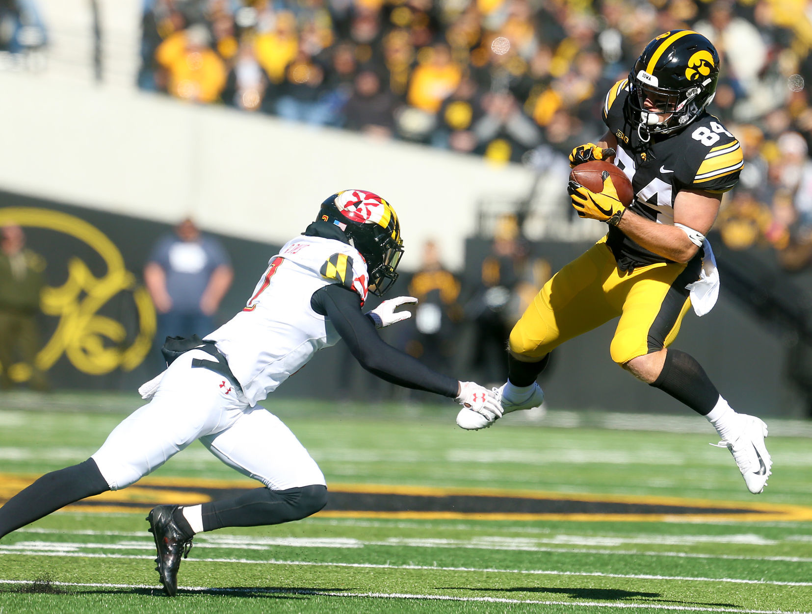 102018-Iowa-Maryland FB-007